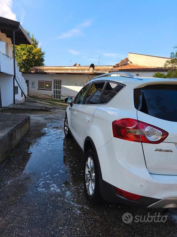 Usata Ford Kuga 140 CV (102 kW) 2010 Bianco SUV