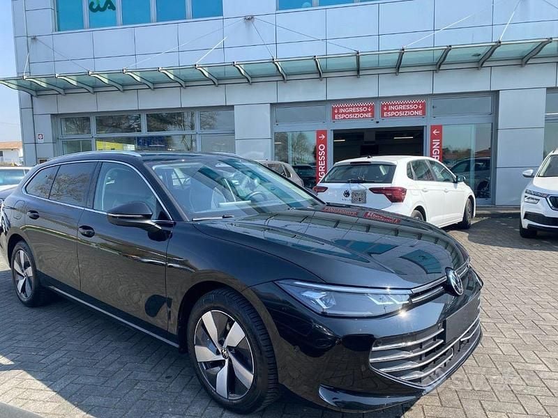 Usata VW Passat Elegance 150 CV (110 kW) 2025 Nero Station wagon