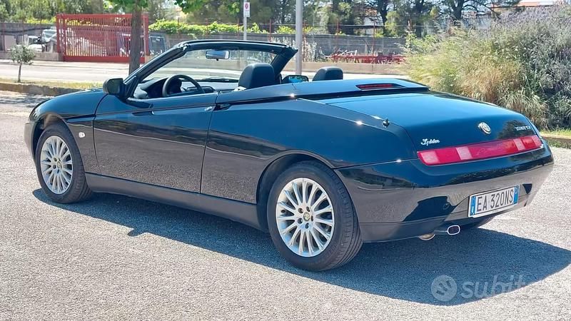 Usata Alfa Romeo Spider 150 CV (110 kW) 1996 Nero Cabrio