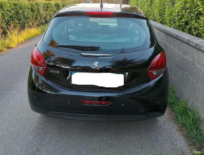 Usata Peugeot 208 Allure 75 CV (55 kW) 2017 Nero Utilitaria