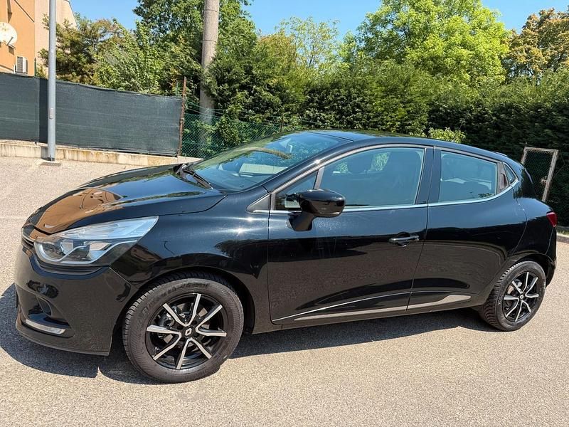 Second-hand Renault Clio IV 75 CP (55 kW) 2017 Negru Berlinǎ