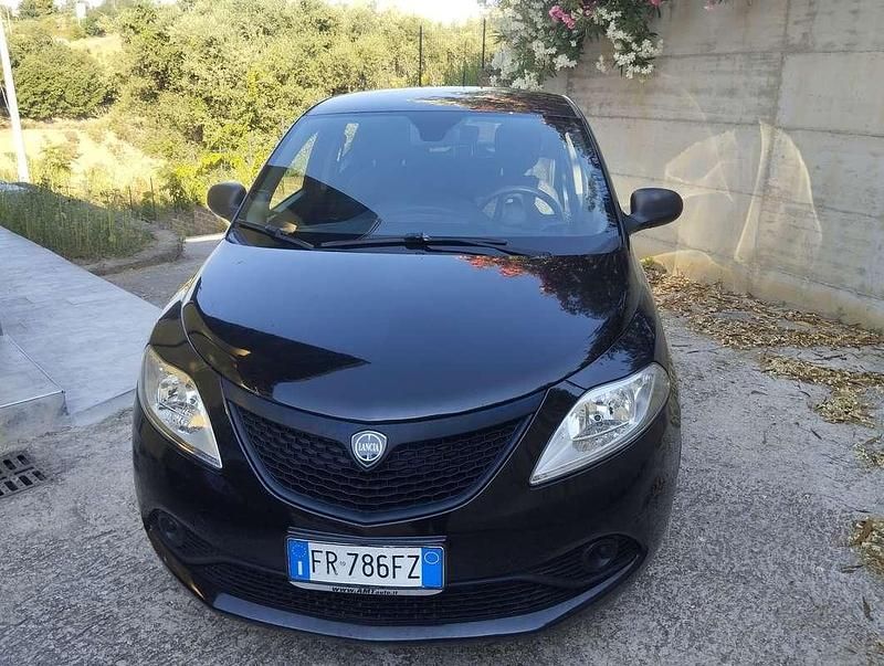Usata 2018 Lancia Ypsilon Due volumi | 8200 € (Buon prezzo) - Immagine 1/4