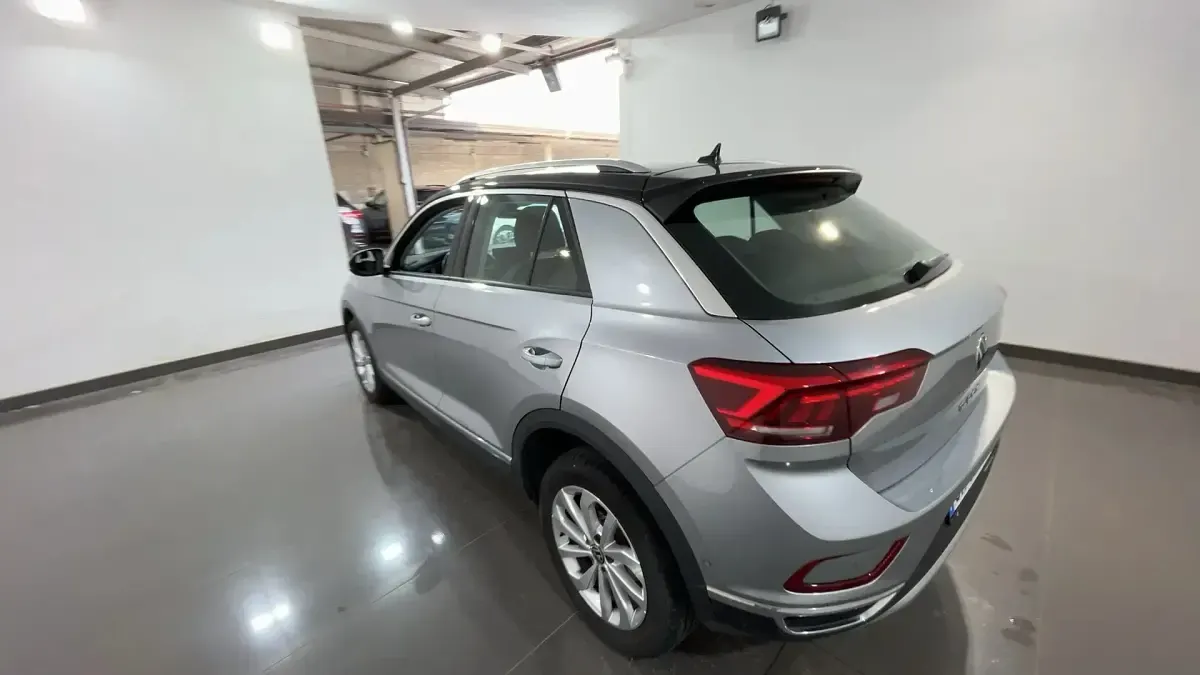 Usata VW T-Roc Style 150 CV (110 kW) 2023 Argento met./tetto nero SUV