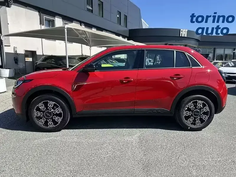 Nuova Fiat 600 Icon 136 CV (100 kW) 2026 Rosso SUV