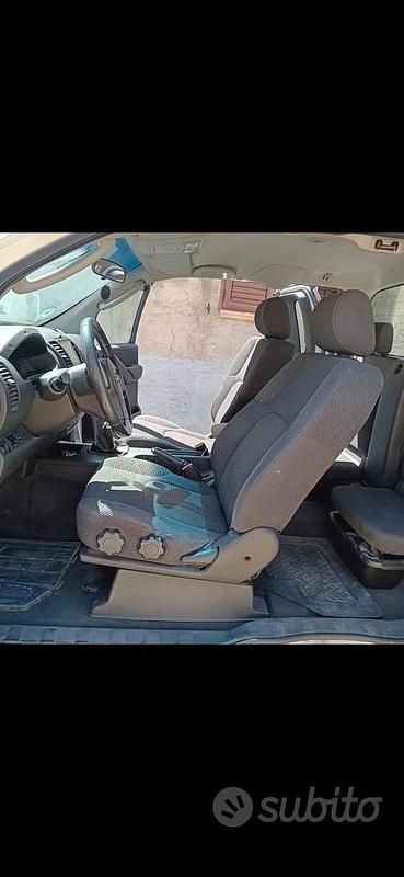 Second-hand Nissan Navara 190 CP (139 kW) 2006 Gri Pickup