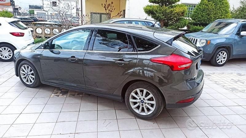 Usata Ford Focus Titanium 115 CV (84 kW) 2015 Grigio Utilitaria