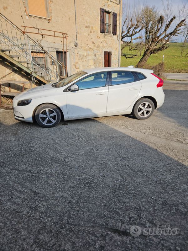Usata Volvo V40 Momentum 120 CV (88 kW) 2017 Bianco Station wagon