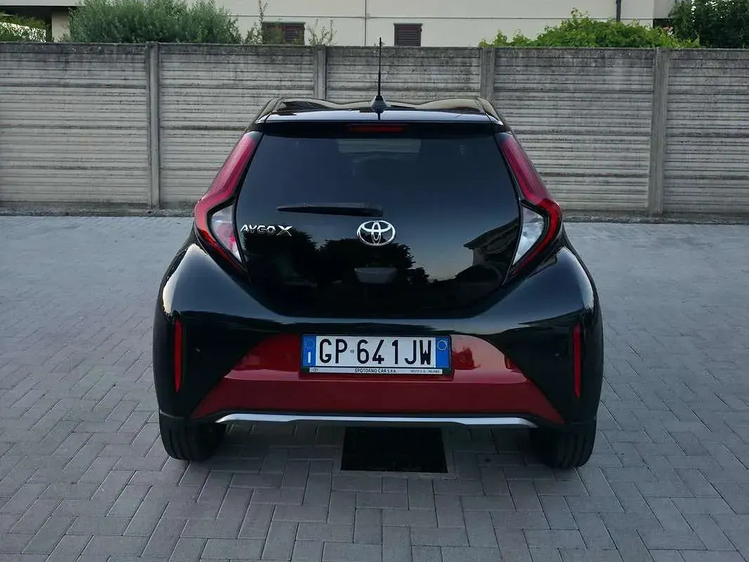 Usata Toyota Aygo X Lounge 72 CV (52 kW) 2023 Rosso SUV