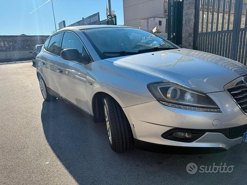Usata Lancia Delta Gold 120 CV (88 kW) 2013 Grigio Utilitaria
