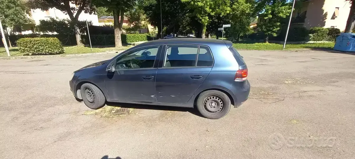 Usata VW Golf VI 102 CV (75 kW) 2010 Blu Utilitaria