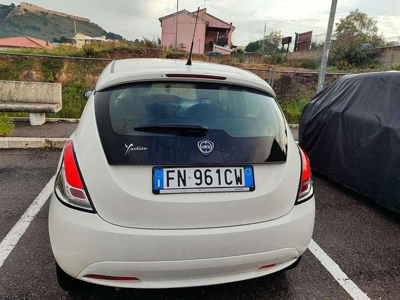 Usata Lancia Ypsilon 69 CV (50 kW) 2018 Bianco Utilitaria