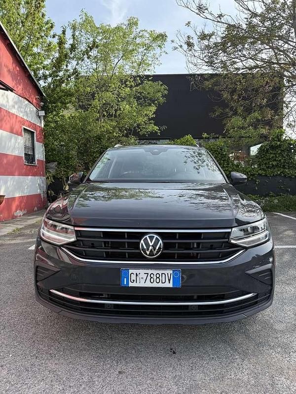 Usata VW Tiguan Elegance 150 CV (110 kW) 2022 Grigio scuro SUV