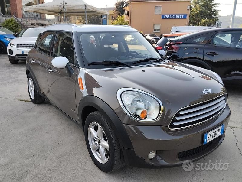 Usata Mini Cooper D Countryman 111 CV (81 kW) 2012 Marrone SUV