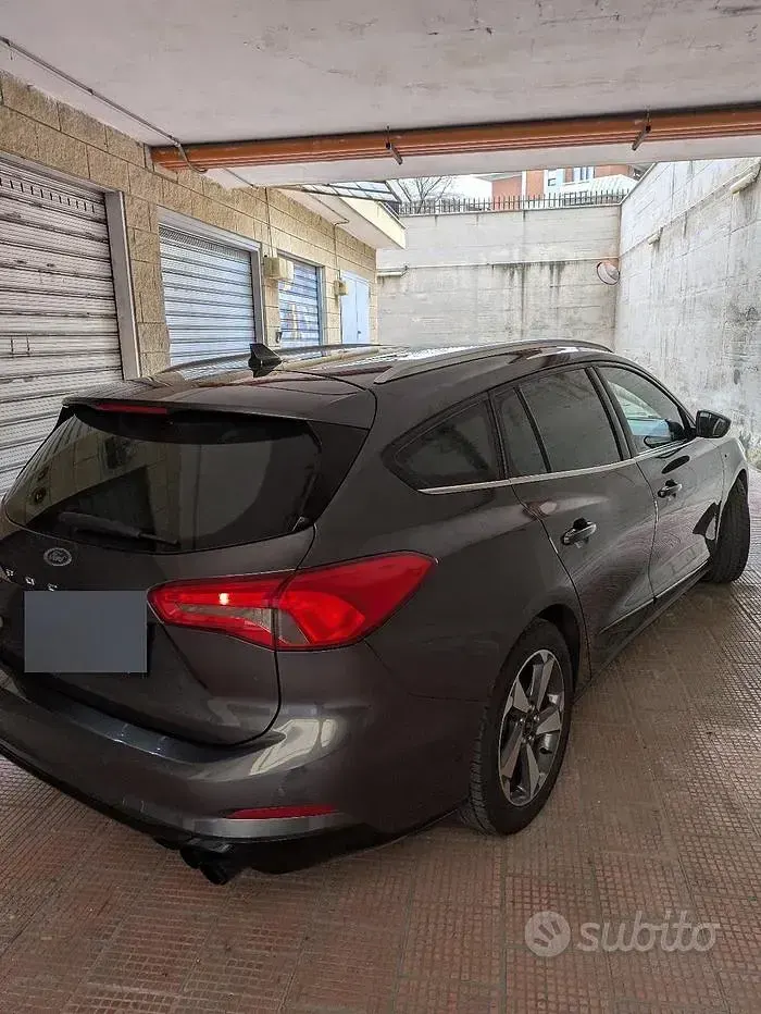 Usata Ford Focus 120 CV (88 kW) 2018 Marrone Station wagon