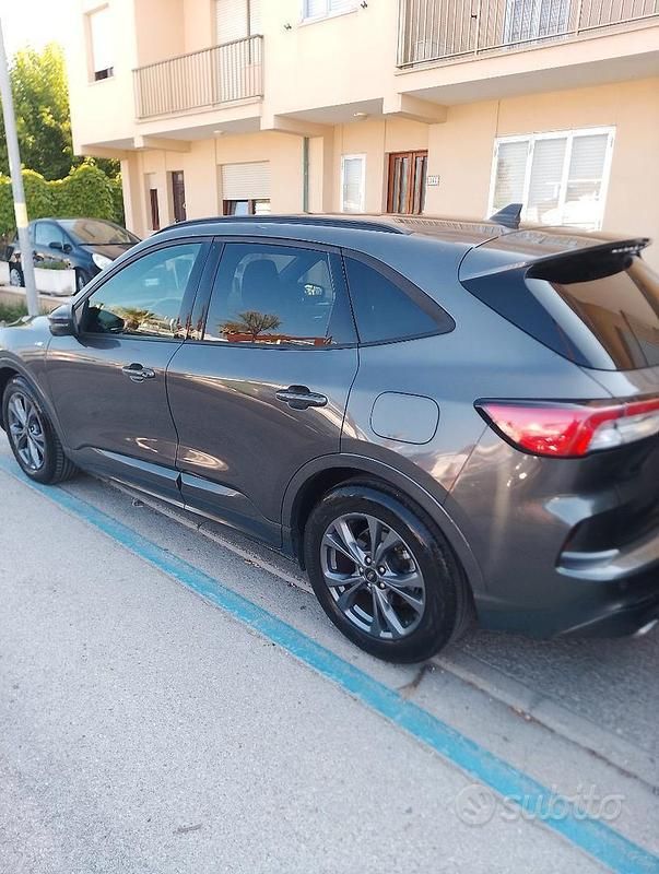 Usata Ford Kuga 120 CV (88 kW) 2022 SUV