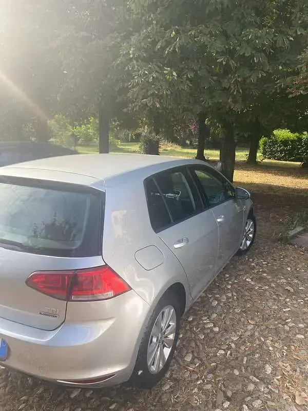 Usata VW Golf VII Comfortline 110 CV (80 kW) 2015 Argento Berlina