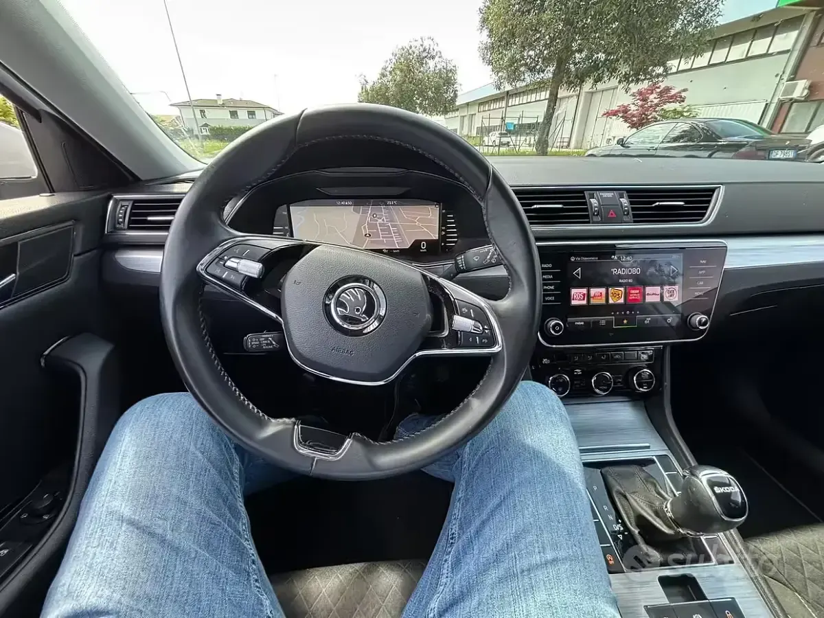 Käytetty Skoda Superb 150 HP (110 kW) 2022 Valkoinen Farmari