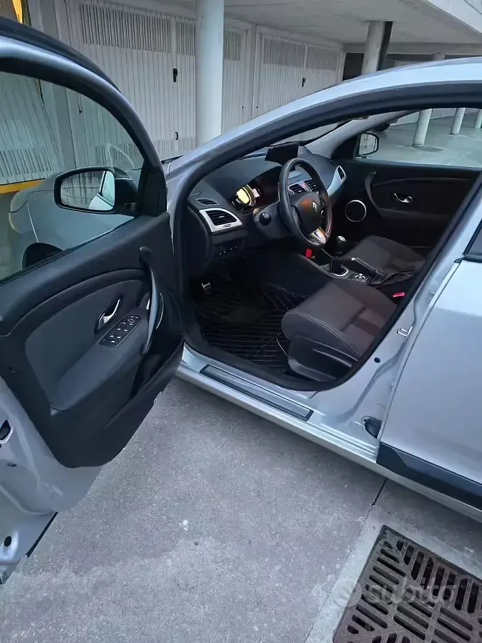 Usata Renault Mégane Dynamique 110 CV (80 kW) 2010 Grigio Utilitaria
