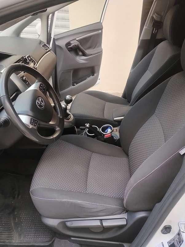Usata Toyota Verso Active 124 CV (91 kW) 2013 Monovolume