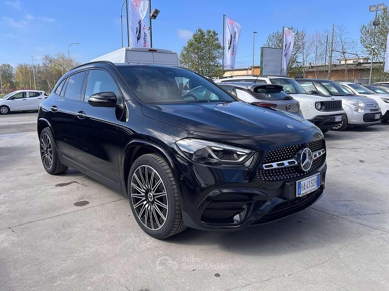 Nuova Mercedes GLA45 AMG AMG line 150 CV (110 kW) 2026 Nero SUV