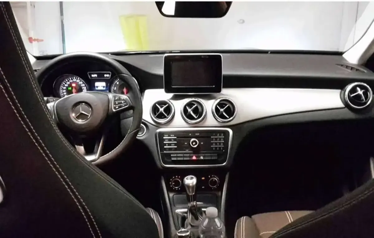 Usata Mercedes GLA180 122 CV (89 kW) 2017 Nero SUV