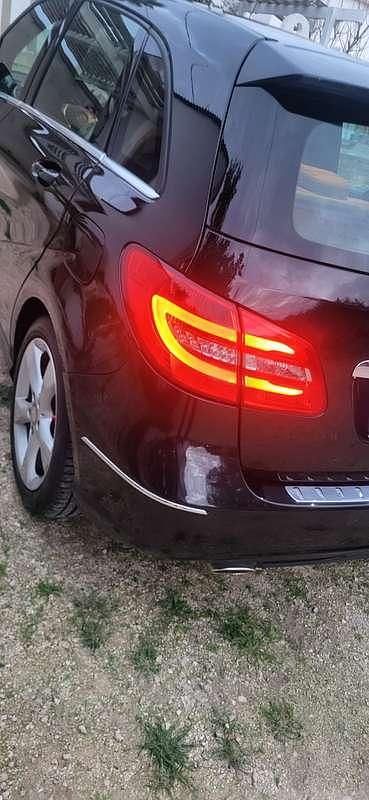 Begagnad Mercedes B200 Premium 140 HK (102 kW) 2012 Minibuss