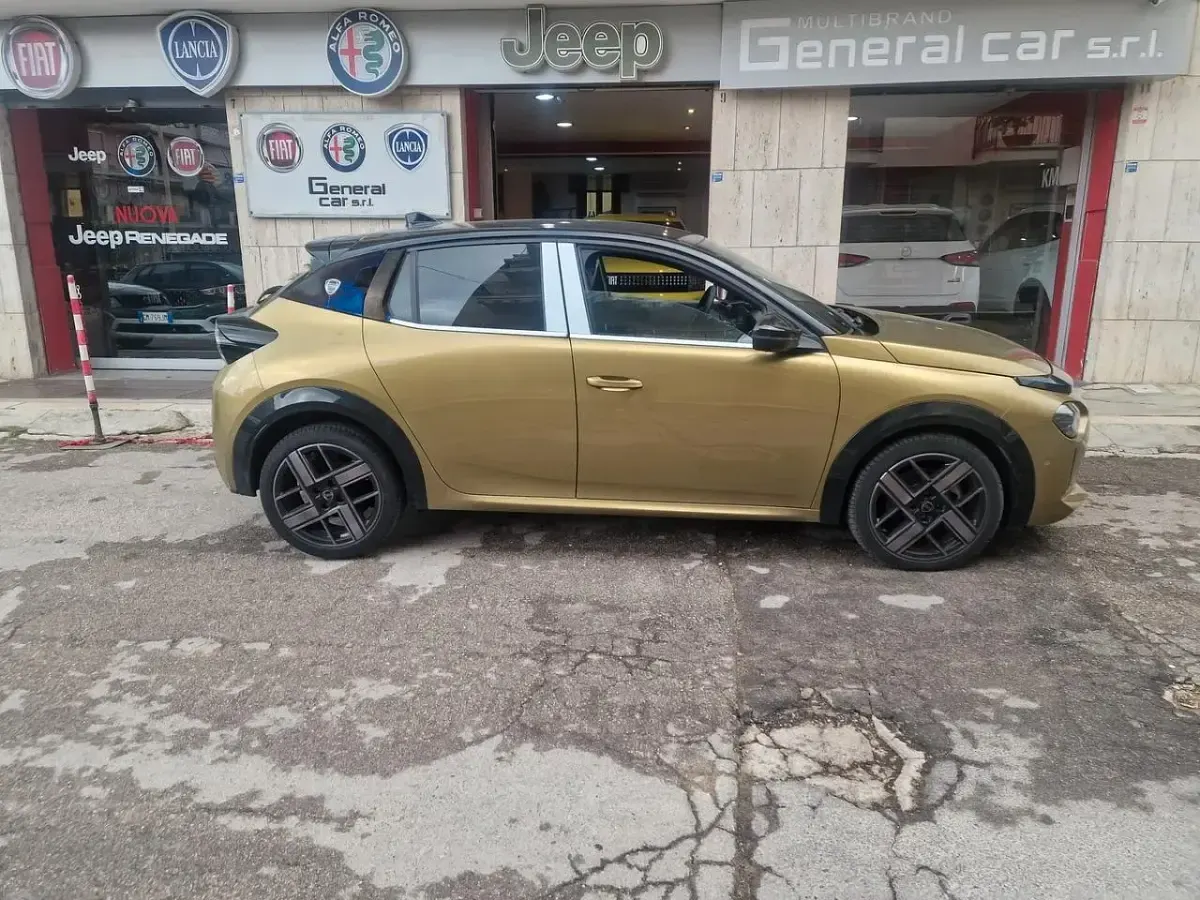 Nuova Lancia Ypsilon 100 CV (73 kW) 2026 Marrone Utilitaria