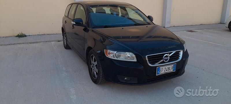 Nero Usata 2010 Volvo V50 Station wagon | 4499 € (Buon prezzo) - Immagine 1/4