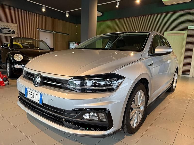 Argento Usata 2018 VW Polo R-line Tre volumi | 16.400 € (Buon prezzo) - Immagine 1/4