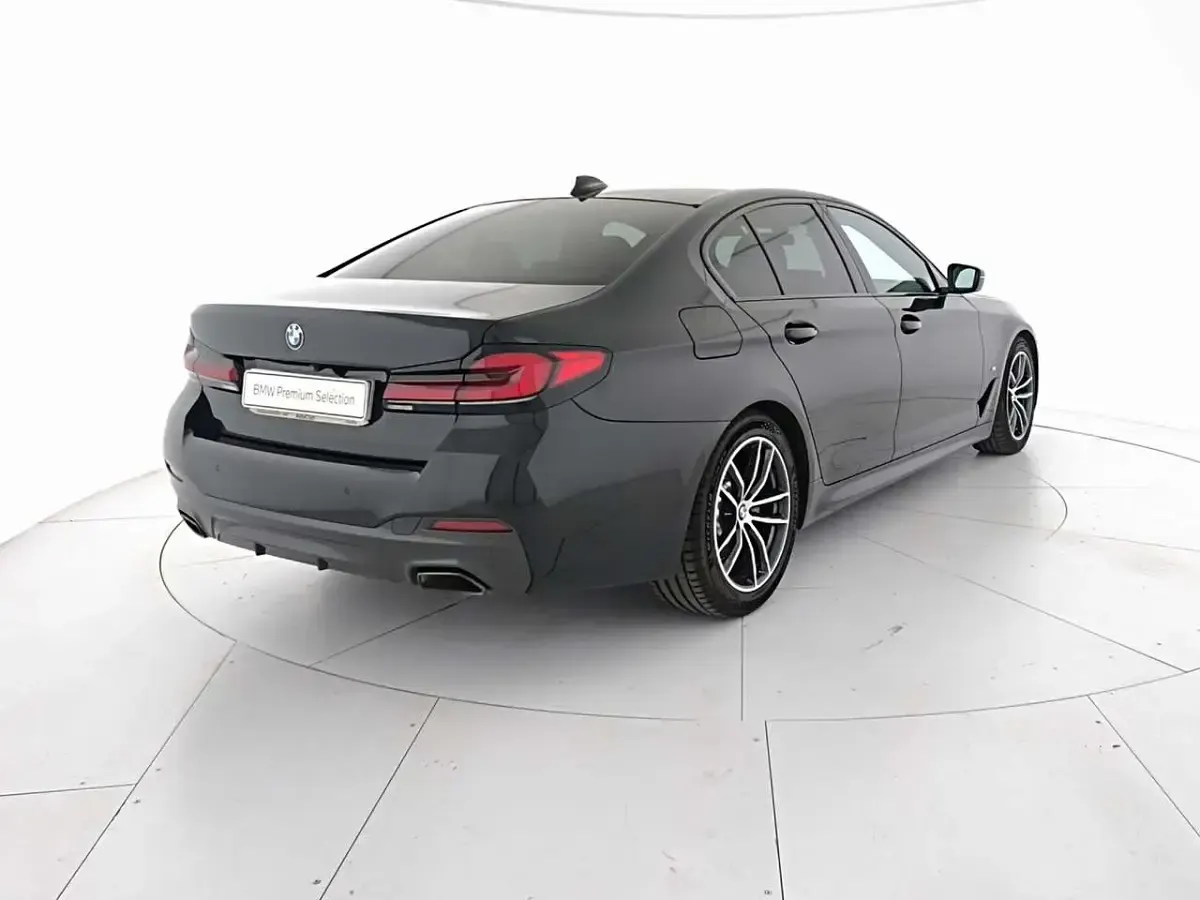 Usata BMW 520 M Sport 190 CV (139 kW) 2022 Black sapphire Berlina