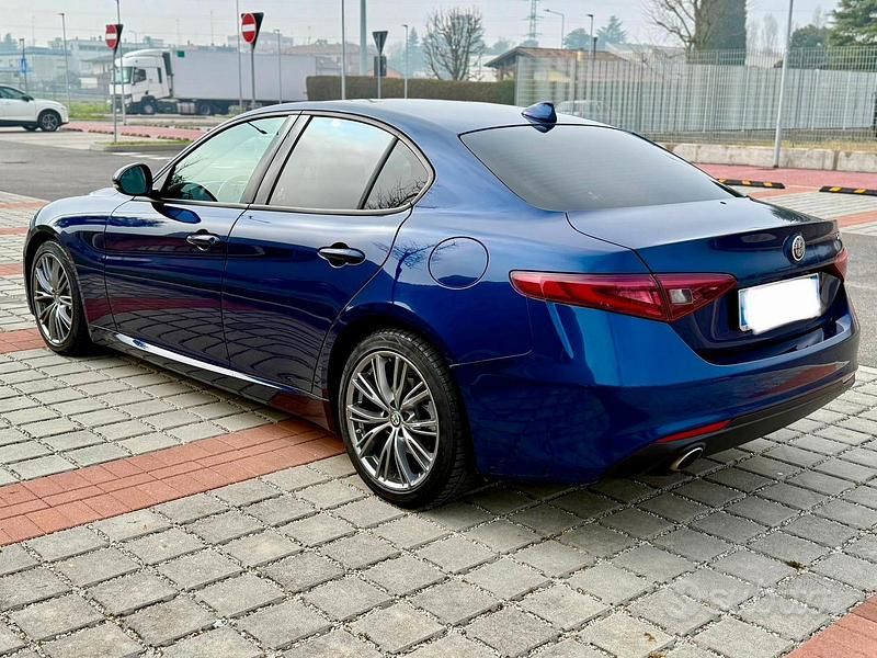 Usata Alfa Romeo Giulia 160 CV (117 kW) 2019 Blu Berlina