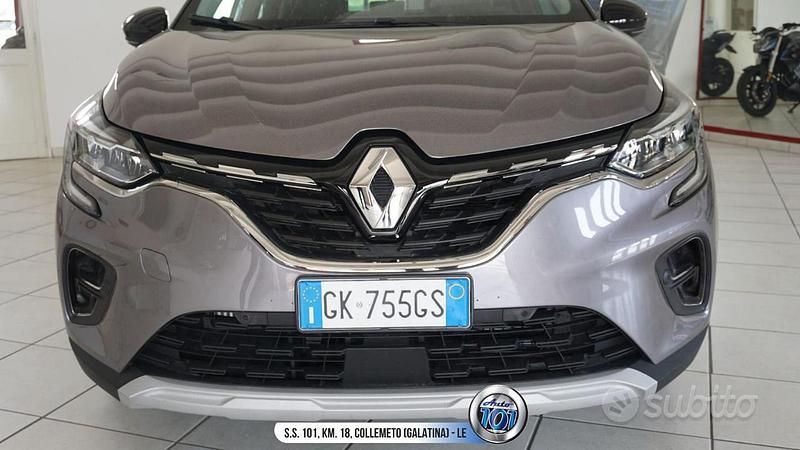 Usata Renault Captur Techno 100 CV (73 kW) 2023 Grigio SUV