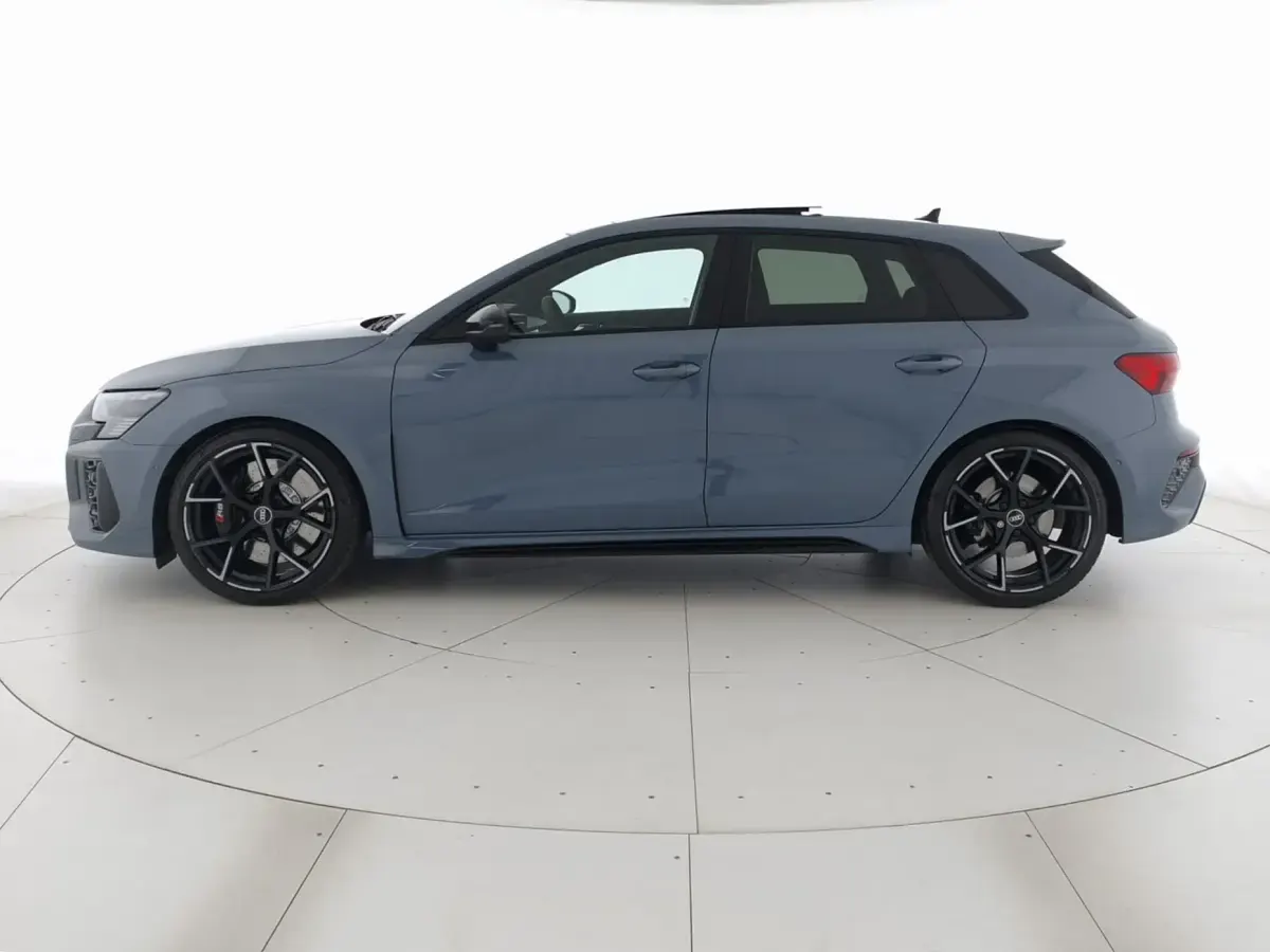 Usata Audi RS3 Comfort 400 CV (294 kW) 2023 Grigio kemora metallizzato Berlina