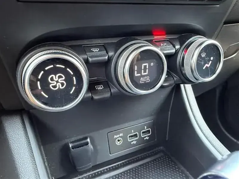 Usata Renault Captur Techno 145 CV (106 kW) 2022 Grigio scuro SUV