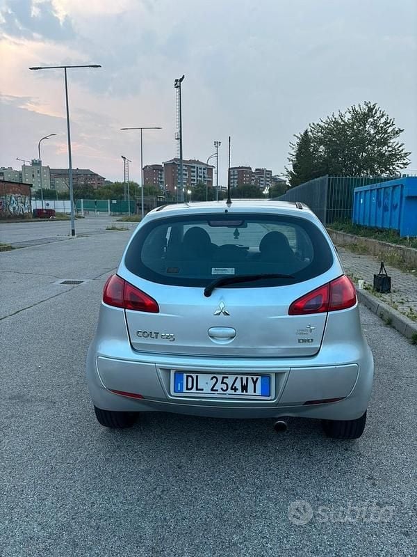 Usata Mitsubishi Colt 95 CV (69 kW) 2005 Grigio Berlina