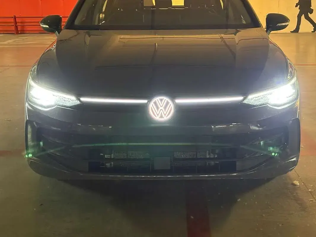 Usata VW Golf VIII Life 116 CV (85 kW) 2024 Grigio Station wagon