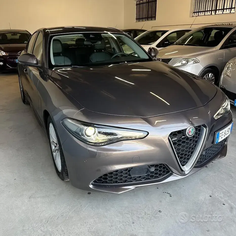 Usata Alfa Romeo Giulia Business 180 CV (132 kW) 2016 Grigio Berlina