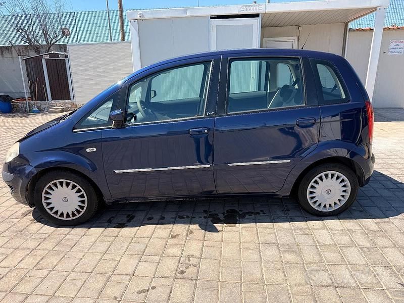 Usata Lancia Musa 90 CV (66 kW) 2006 Blu Monovolume