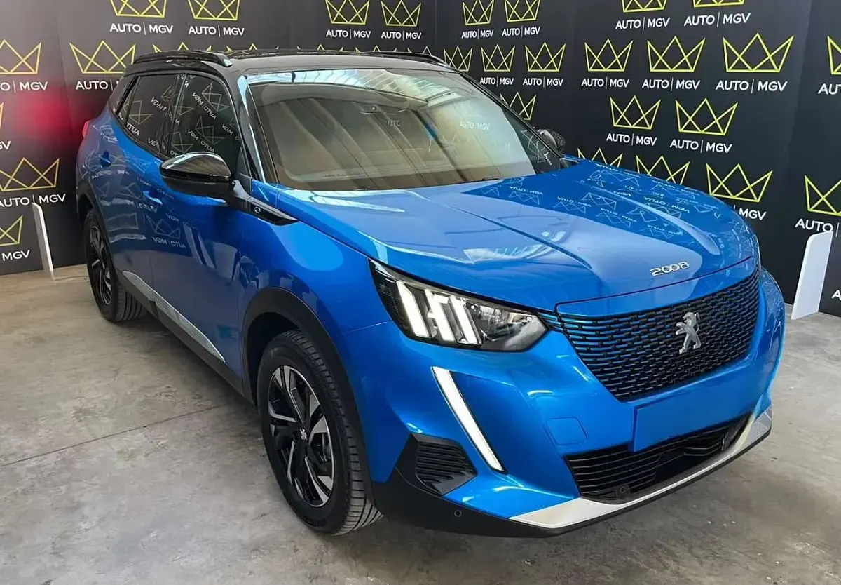 Usata Peugeot e-2008 GT 100 kW (136 CV) 2023 Blu/azzurro SUV