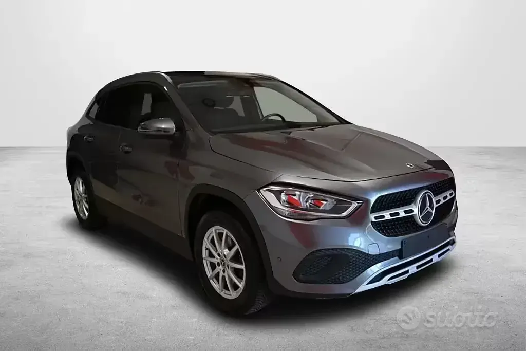 Usata Mercedes GLA180 116 CV (85 kW) 2022 Grigio SUV