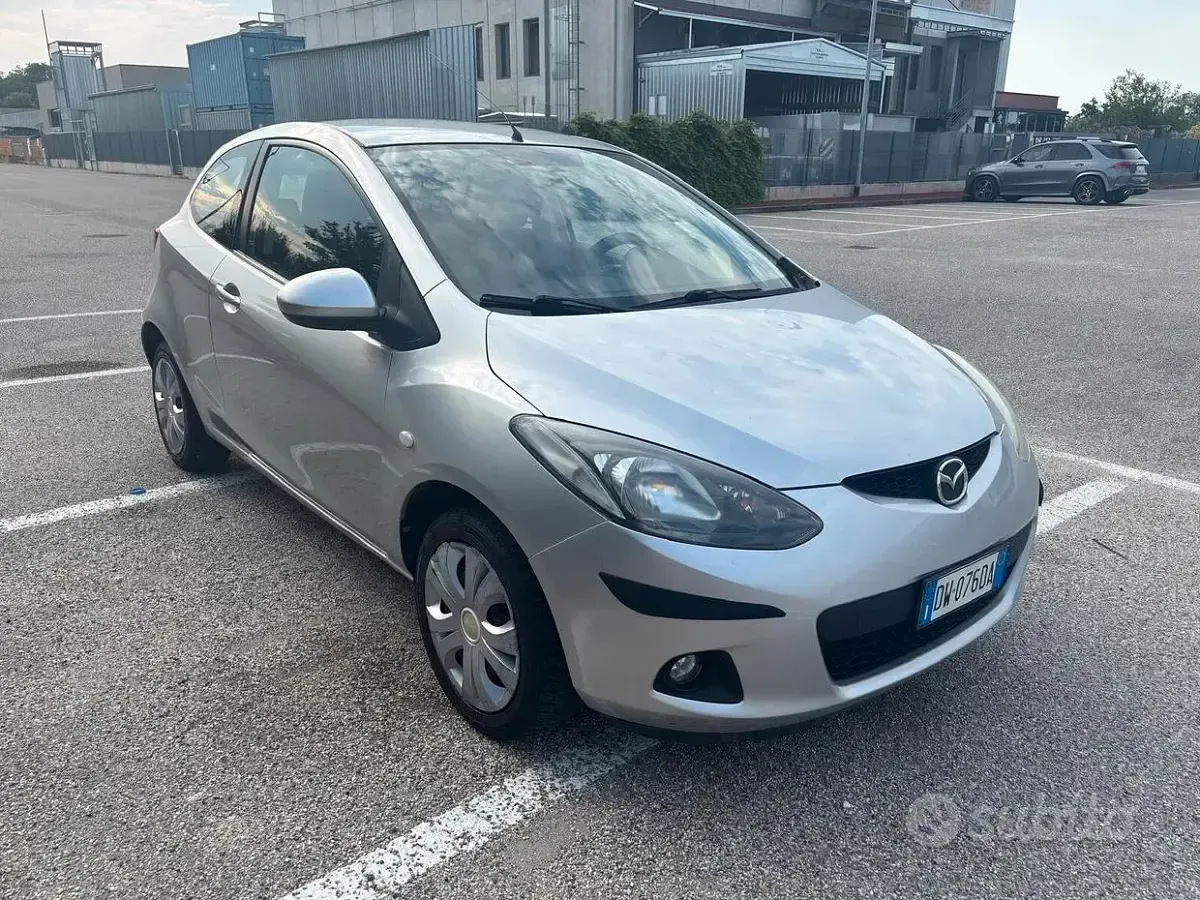 Usata Mazda 2 75 CV (55 kW) 2009 Grigio Utilitaria