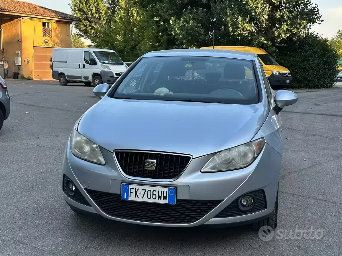 Usata Seat Ibiza 85 CV (62 kW) 2011 Berlina