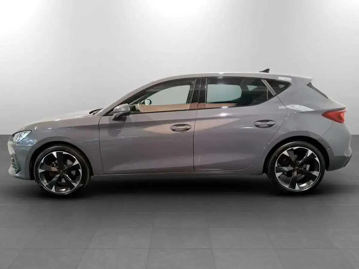 Usata Cupra Leon 150 CV (110 kW) 2023 Grigio graphene Berlina