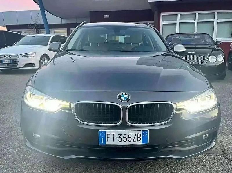 Usata BMW 318 Advantage 150 CV (110 kW) 2019 Black sapphire (metallizzato) Station wagon