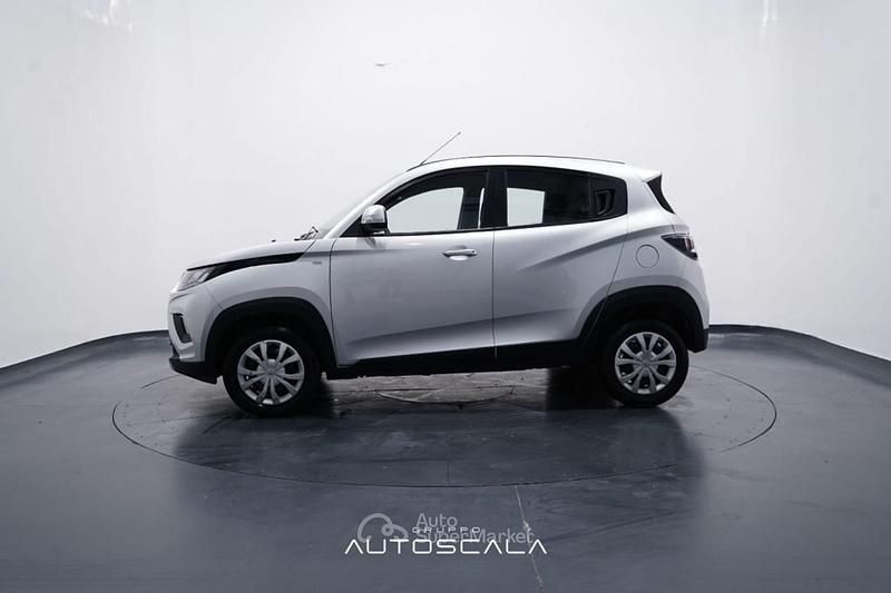Usata Mahindra KUV100 87 CV (63 kW) 2025 Argento SUV