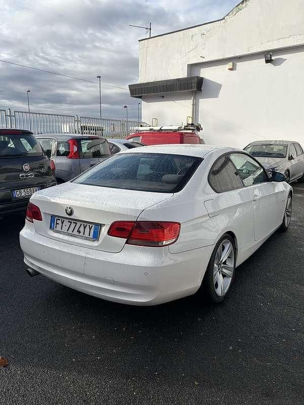 Usata BMW 320 M Sport 177 CV (130 kW) 2007 Bianco Coupé