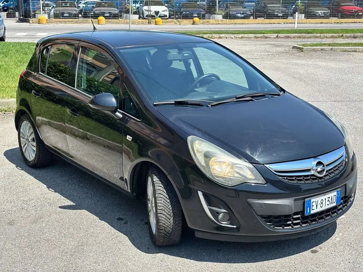Usata Opel Corsa Edition 86 CV (63 kW) 2014 Nero Utilitaria