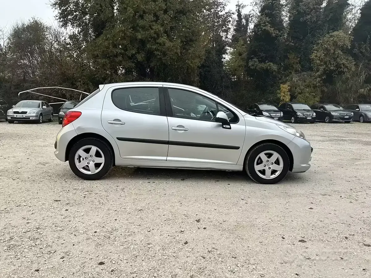 Usata Peugeot 207 75 CV (55 kW) 2009 Nero Utilitaria