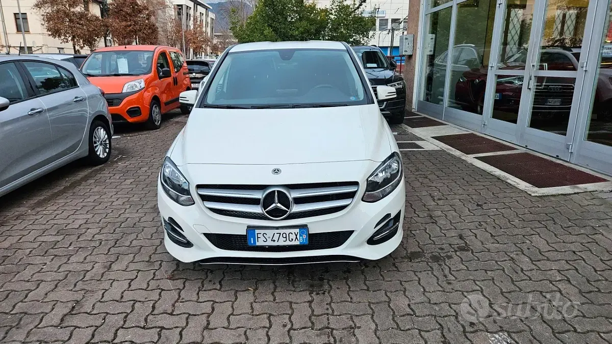 Usata Mercedes B180 Executive 122 CV (89 kW) 2018 Bianco Utilitaria