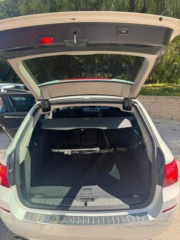 Usata BMW 525 Comfort Edition 218 CV (160 kW) 2014 Bianco Station wagon